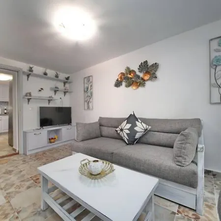 Holiday home Philoxenia *
