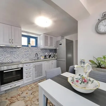 Holiday home Philoxenia